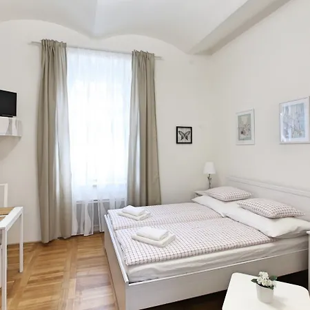Angel Apartmanhotel 3*