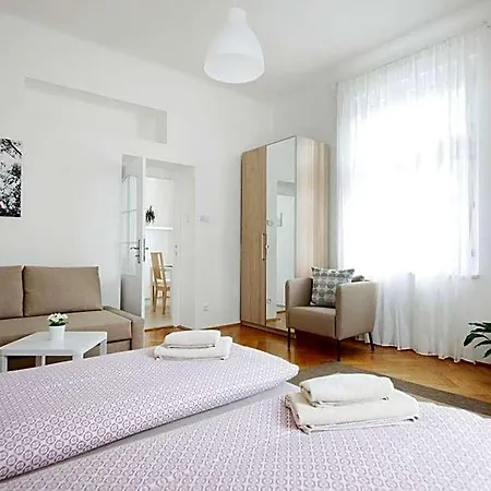 Angel Aparthotel